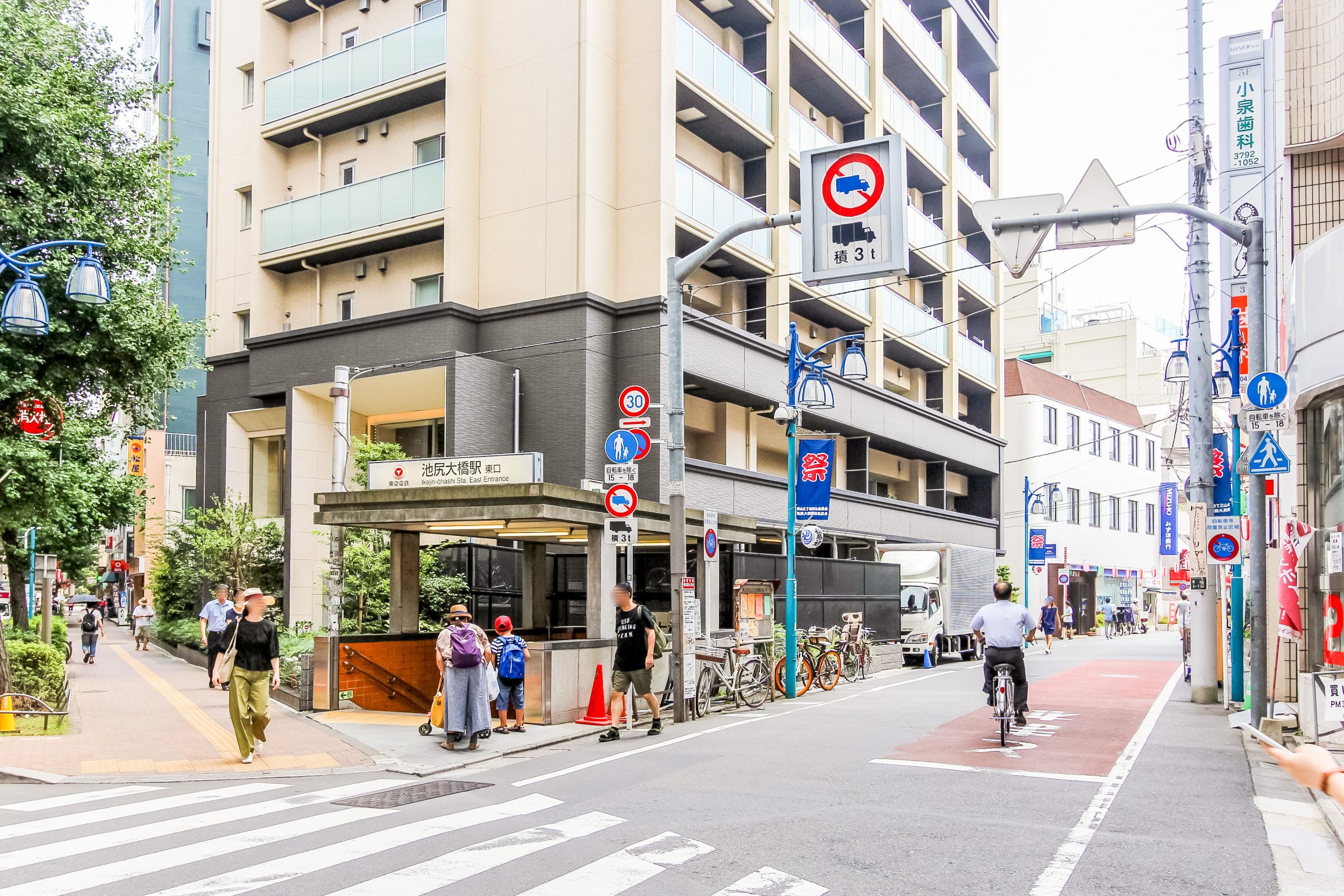 池尻大橋駅前商店会入口